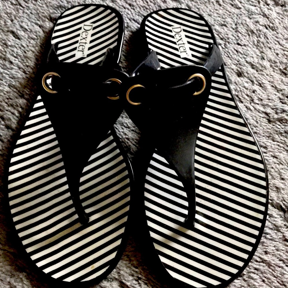♥️ Womens Flat Sandals Flip Flop Black & White Striped Size 6.In  good condition